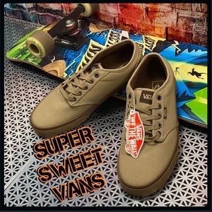 Tan men’s VANS skater shoes NWT